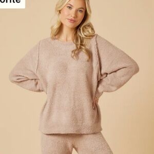 Softies Marshmallow Reverse Seam Crew Neck Top Bracelet Sleeve.